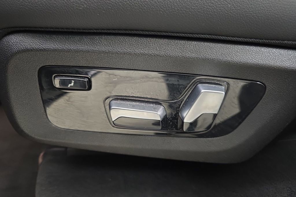 Used 2020 BMW X7 xDrive40i w/ Premium Package image 26