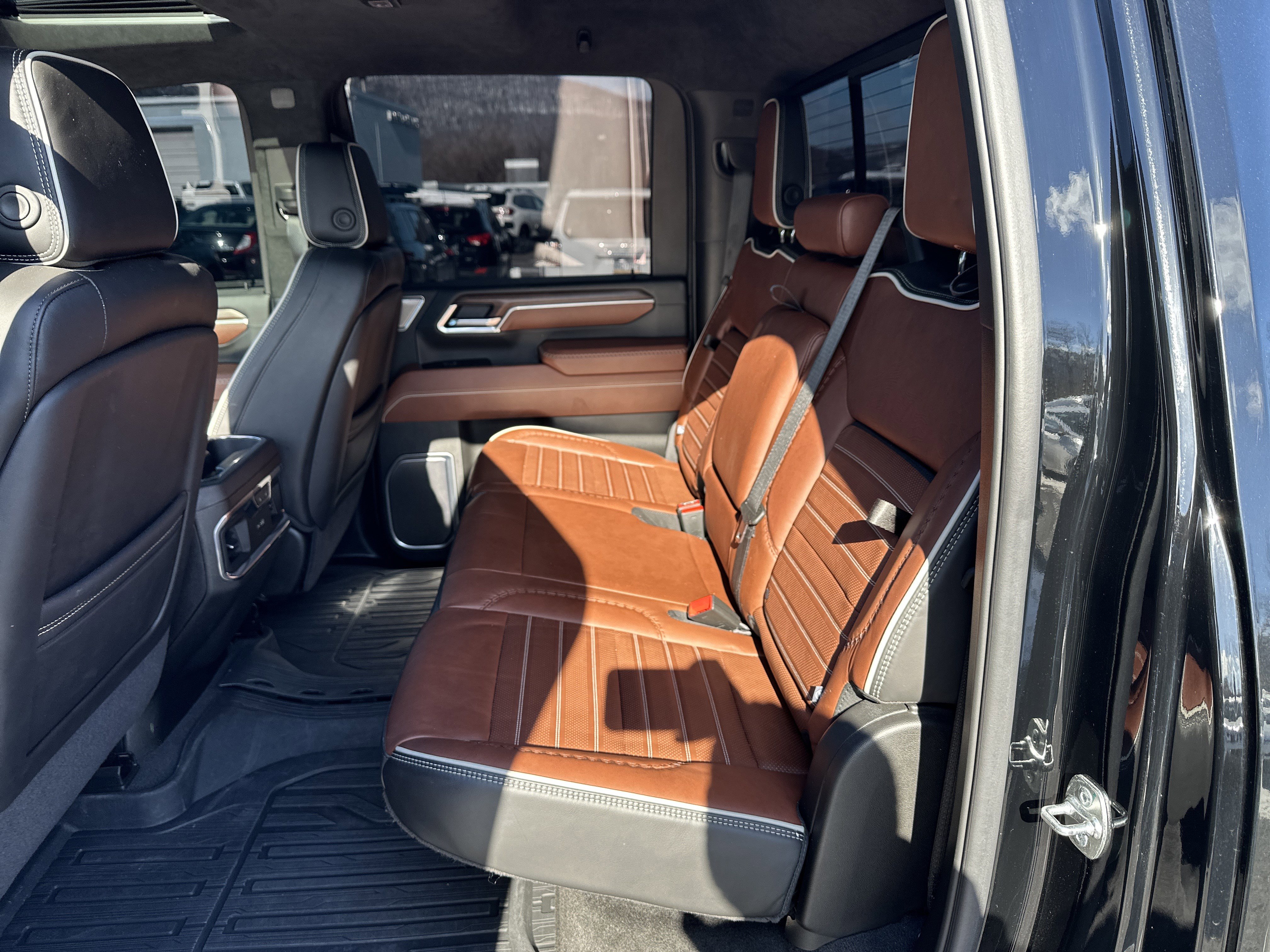 Used 2025 GMC Sierra 2500 Denali Ultimate w/ Max Trailering Package image 13