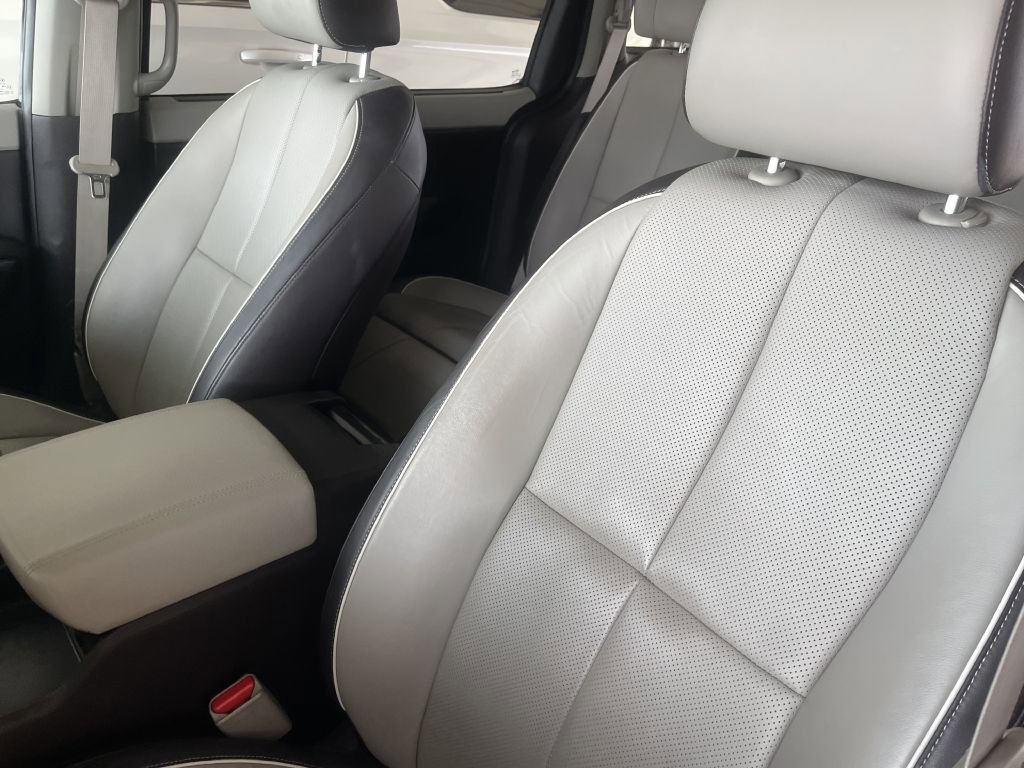 Used 2016 Kia Sedona SX Limited image 19