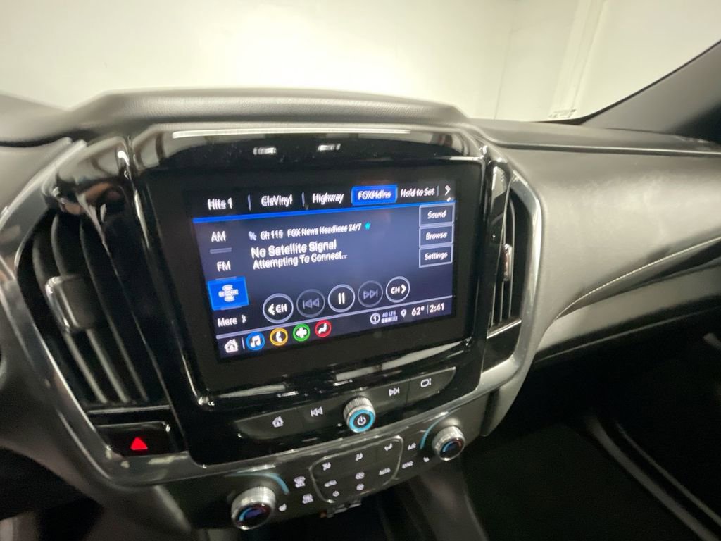 Used 2023 Chevrolet Traverse LT image 13