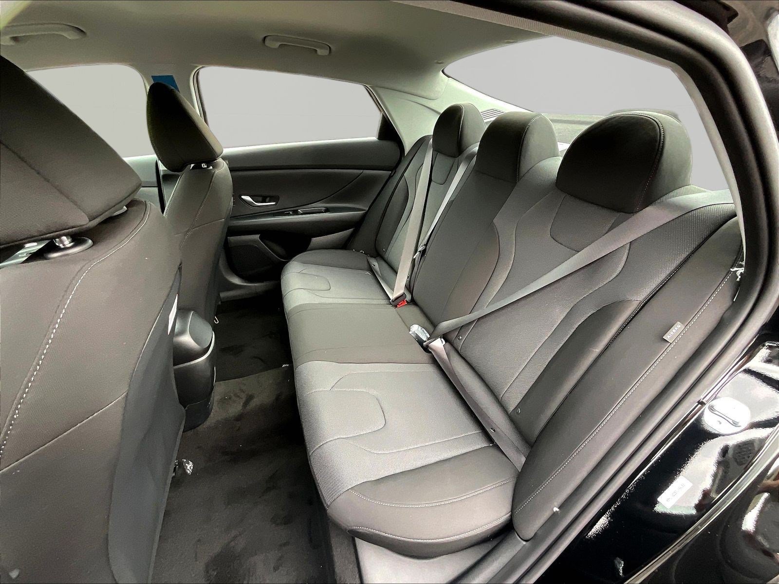 New 2026 Hyundai Elantra SE FWD image 18