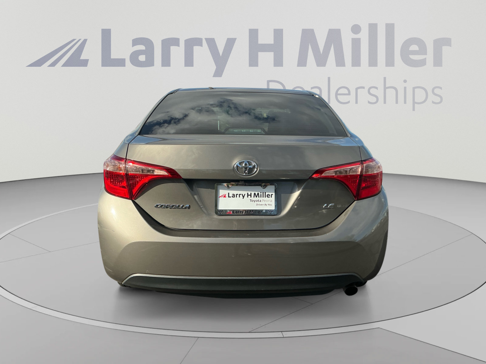 Used 2019 Toyota Corolla LE w/ Carpet Mat Package (TMS) FWD image 4