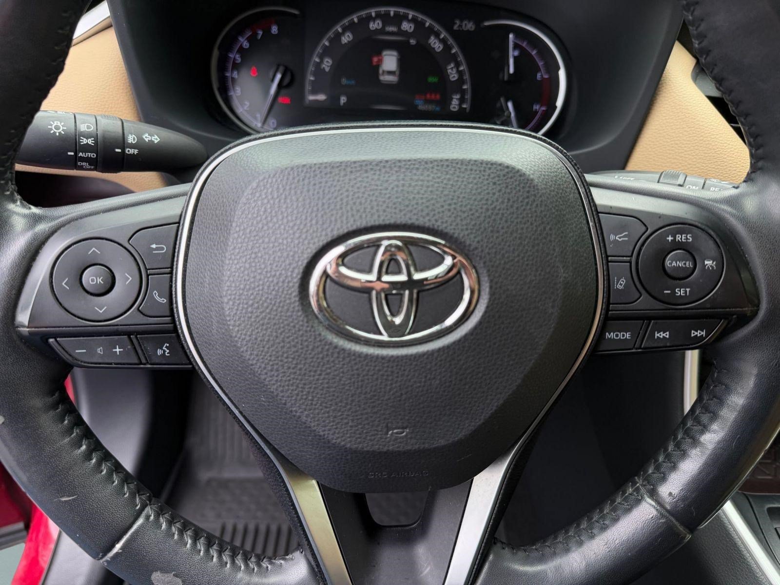Used 2019 Toyota RAV4 Limited w/ Cold Weather Package AWD/4WD image 11