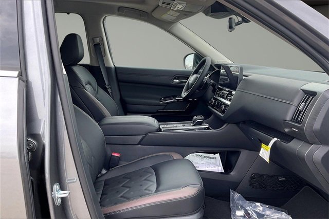 New 2026 Nissan Pathfinder Platinum image 11