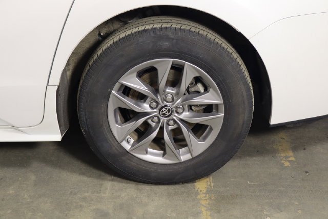 Used 2024 Toyota Sienna XLE AWD/4WD image 45
