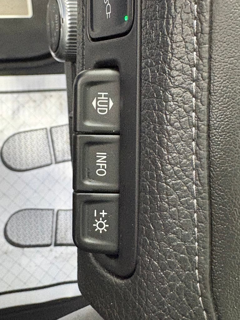 Used 2021 GMC Yukon Denali w/ Denali Premium Package RWD image 21