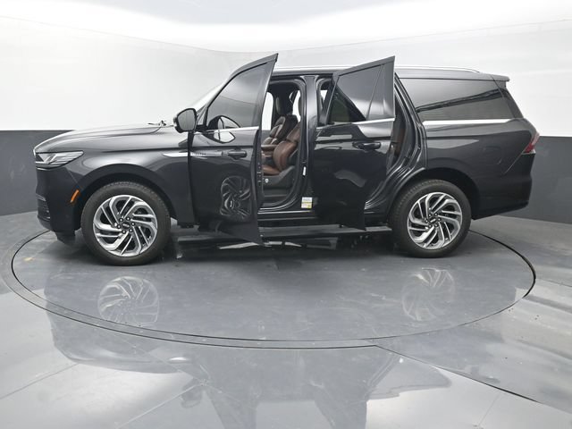 Used 2025 Lincoln Navigator Reserve AWD/4WD image 52