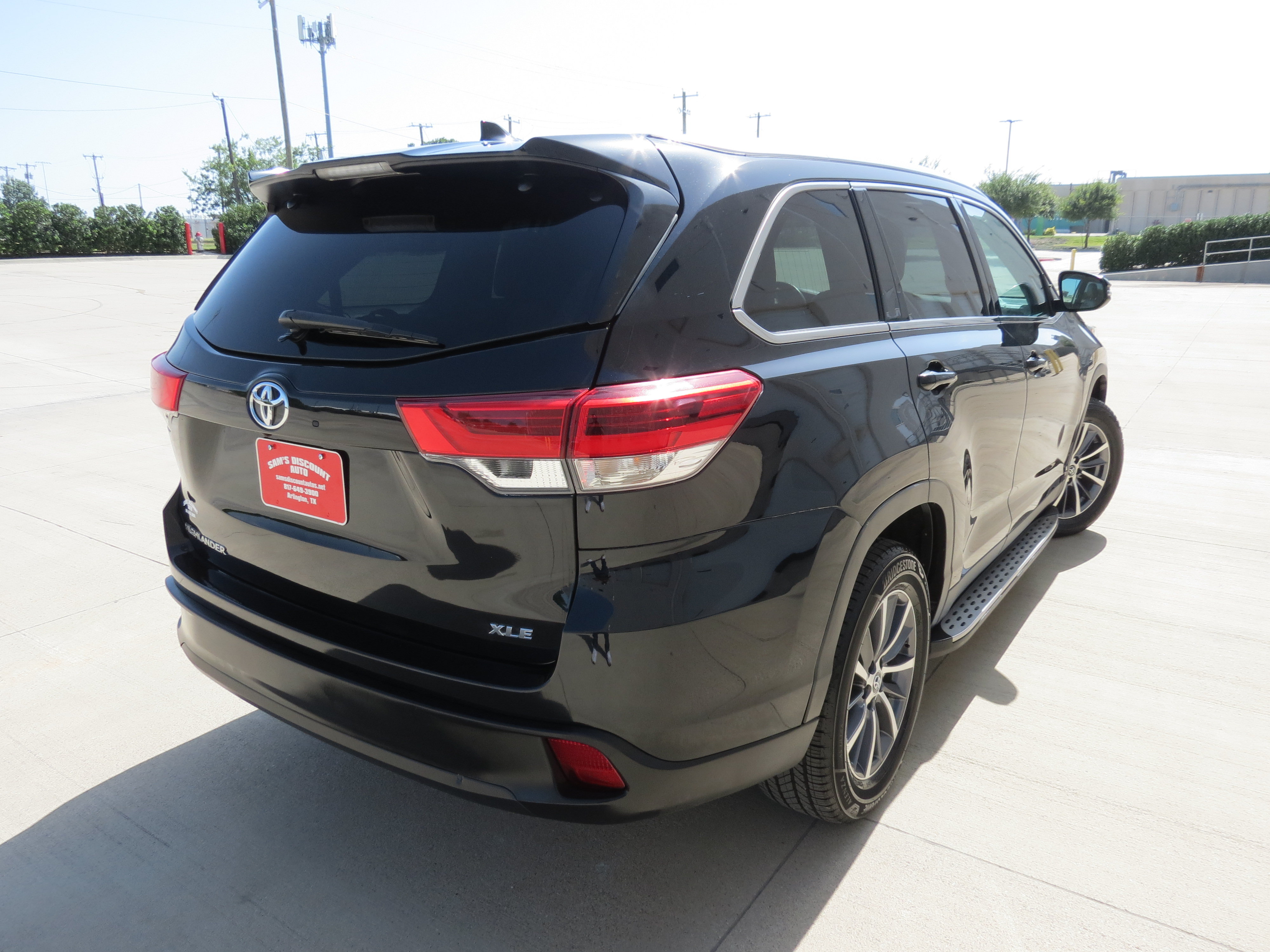 Used 2019 Toyota Highlander XLE FWD image 7