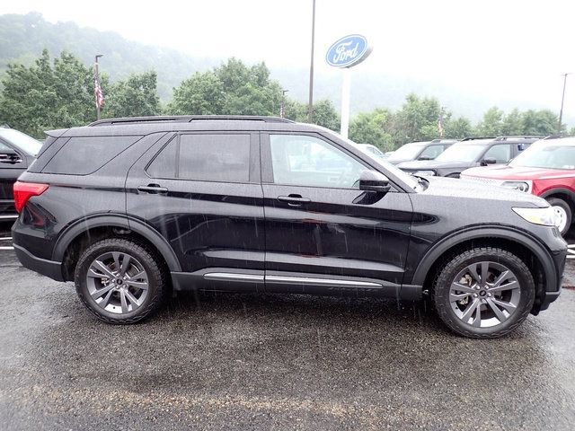 Certified 2024 Ford Explorer XLT w/ Equipment Group 202A AWD/4WD image 9
