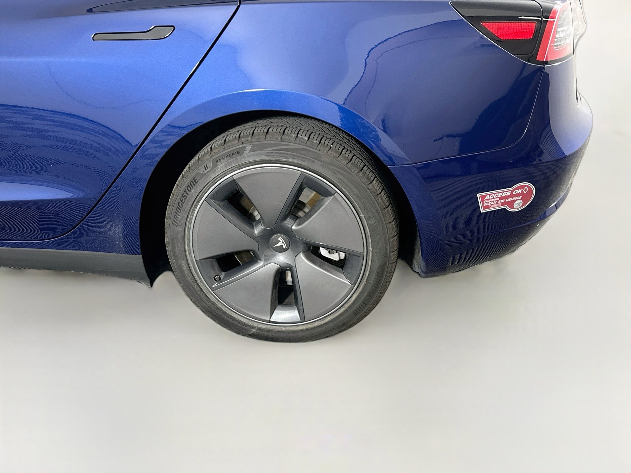 Used 2023 Tesla Model 3 Standard Range RWD image 11