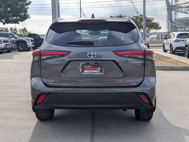 Used 2022 Toyota Highlander XLE AWD/4WD image 7