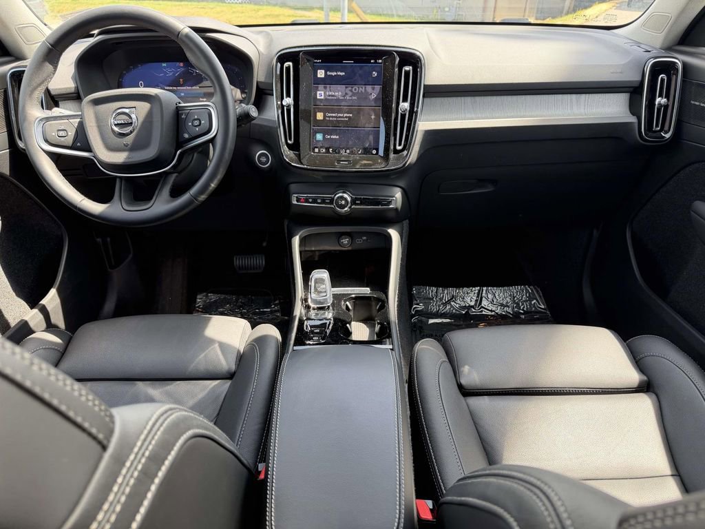 Certified 2025 Volvo XC40 B5 Ultra w/ Climate Package AWD/4WD image 2