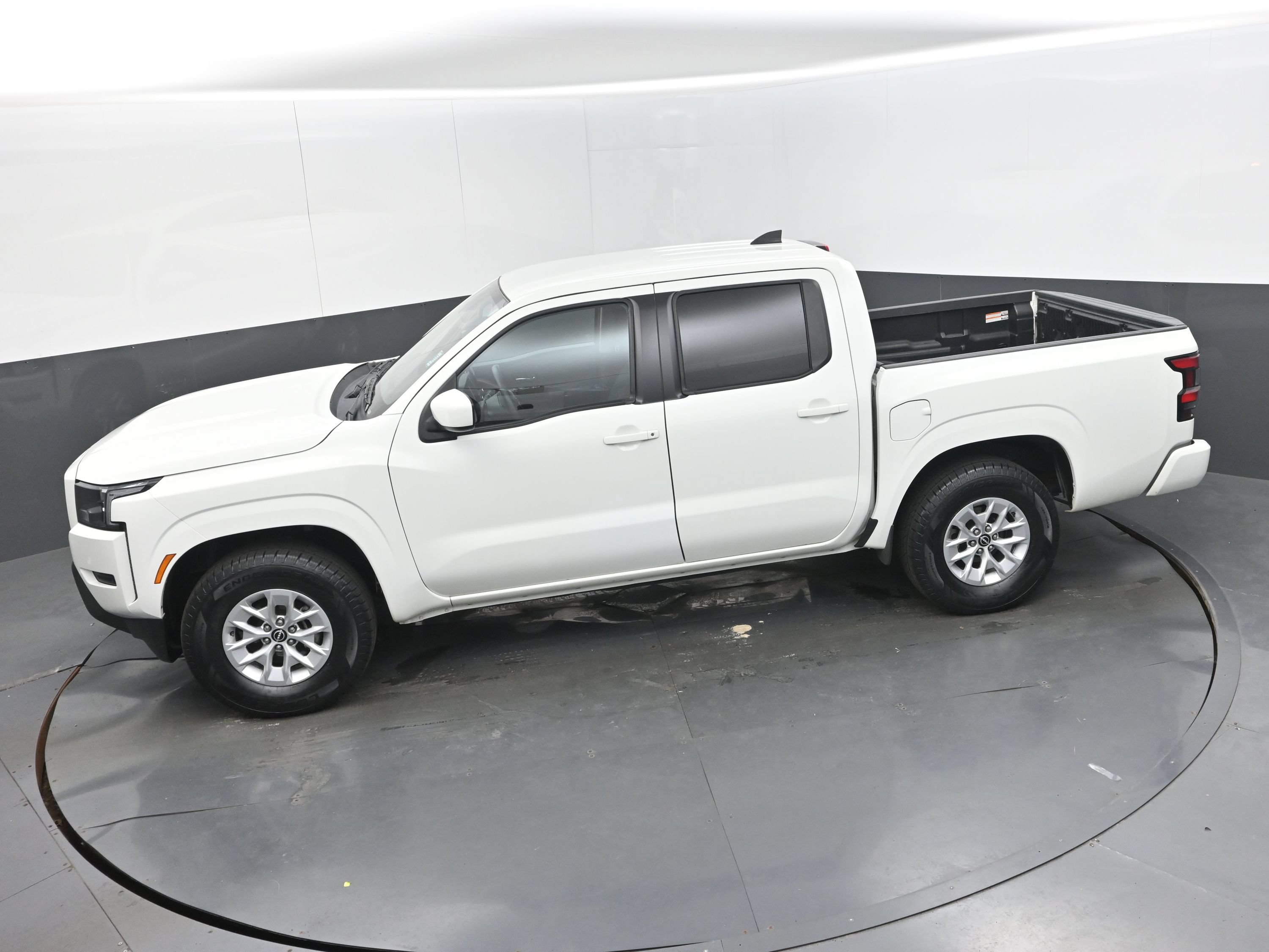 Used 2024 Nissan Frontier SV RWD image 26