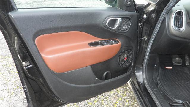 Used 2014 FIAT 500L Trekking w/ Popular Equipment Group image 19