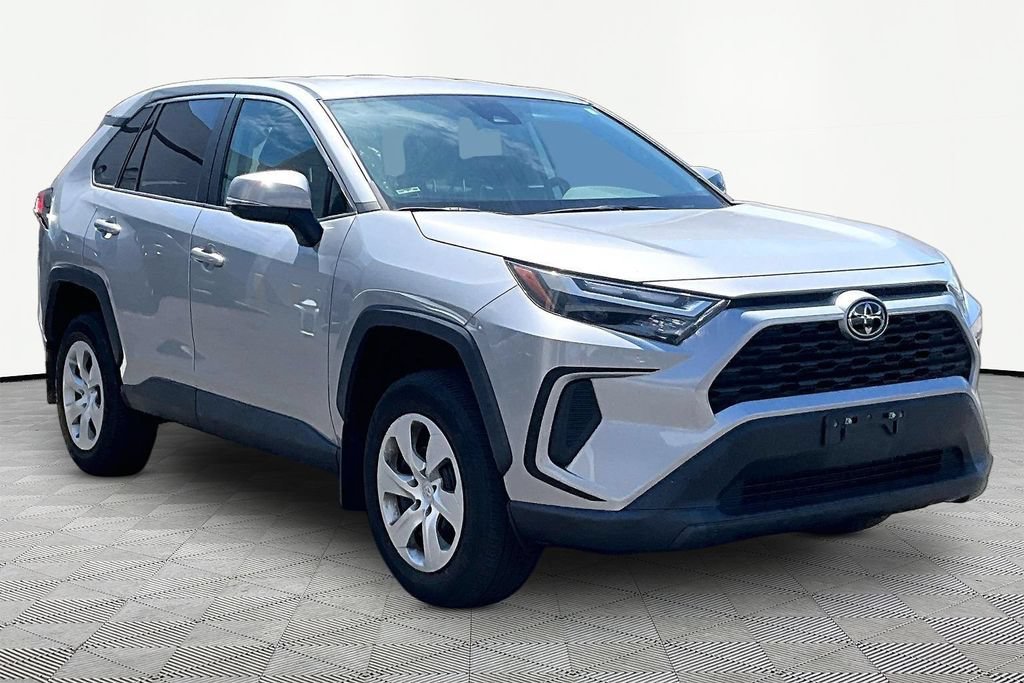 Used 2023 Toyota RAV4 LE FWD image 5