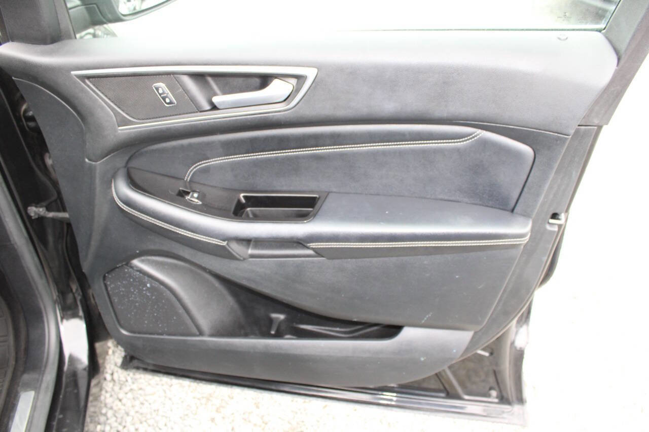 Used 2015 Ford Edge Titanium AWD/4WD image 21