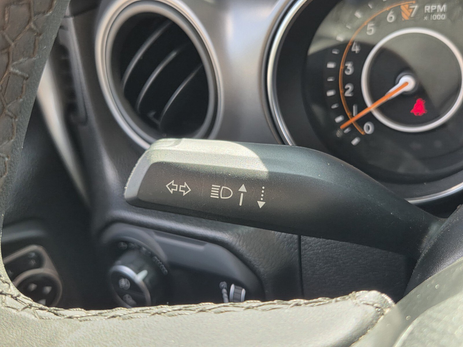 Used 2023 Jeep Gladiator Sport AWD/4WD image 25