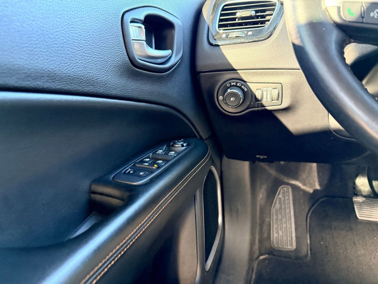 Used 2019 Jeep Compass Limited image 25