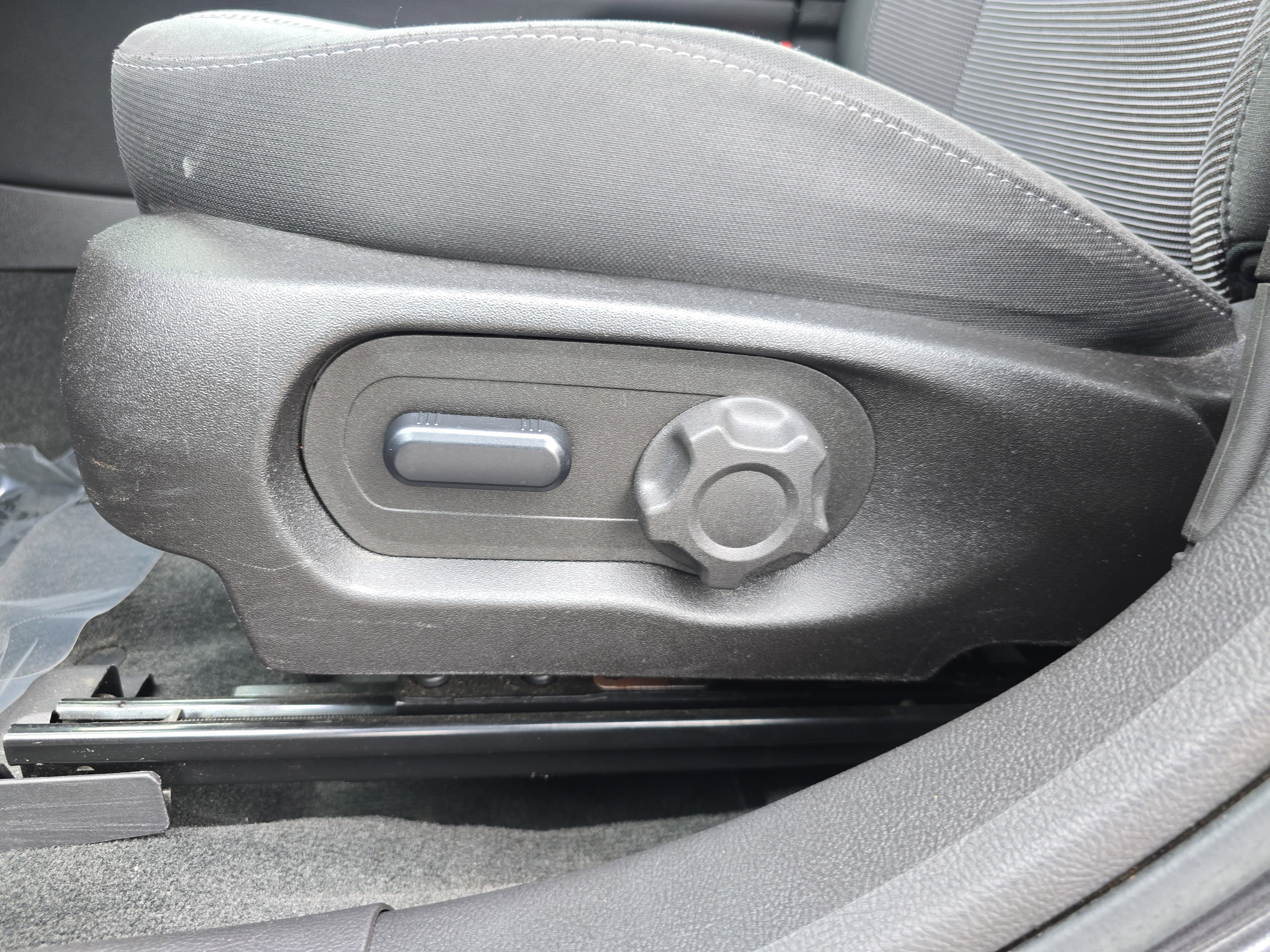 Used 2016 Ford Taurus SEL image 28