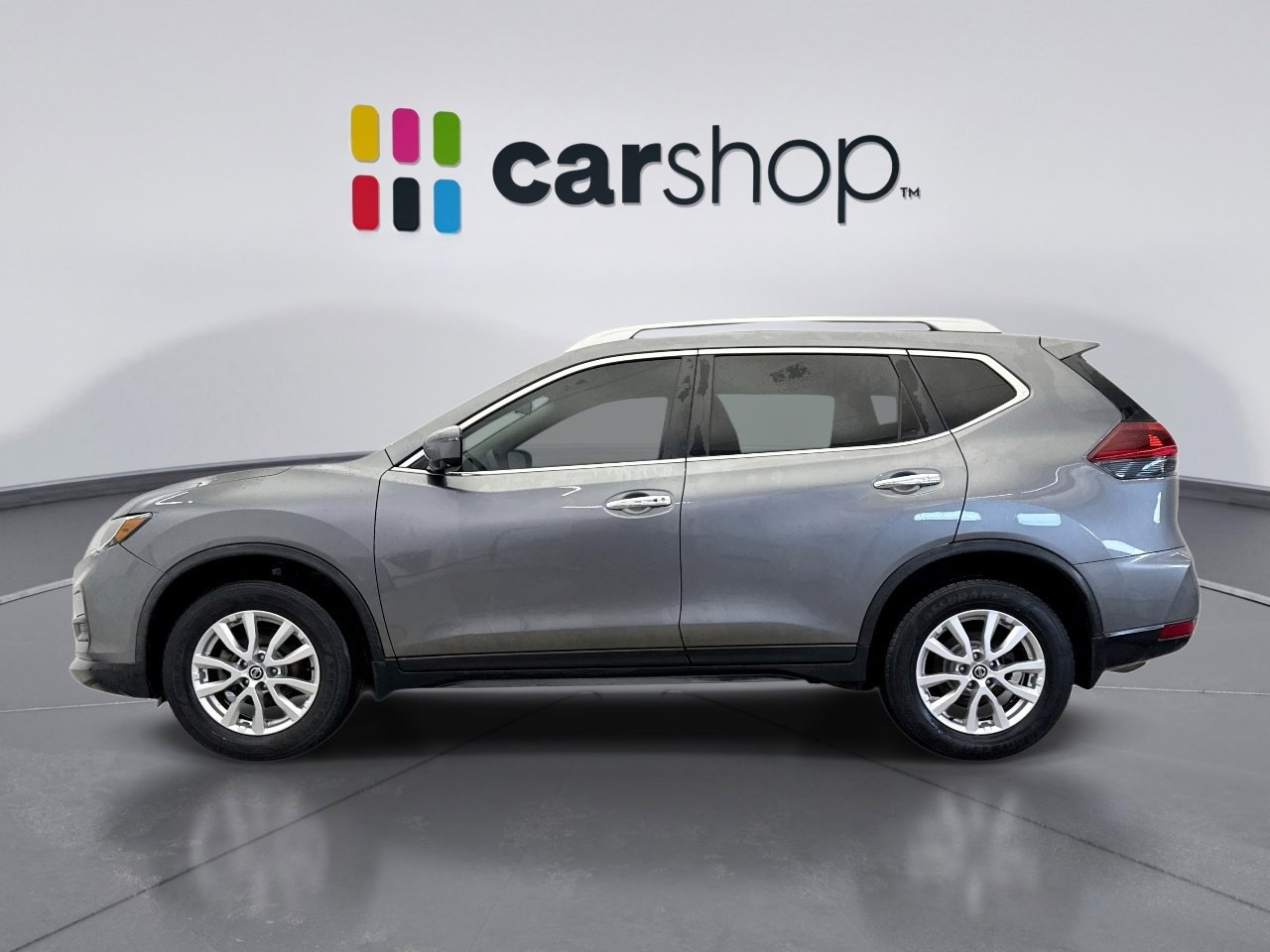 Used 2018 Nissan Rogue SV w/ Premium Package image 2