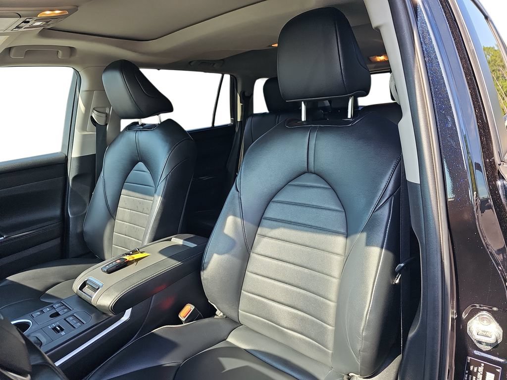 Used 2023 Toyota Highlander XLE AWD/4WD image 15