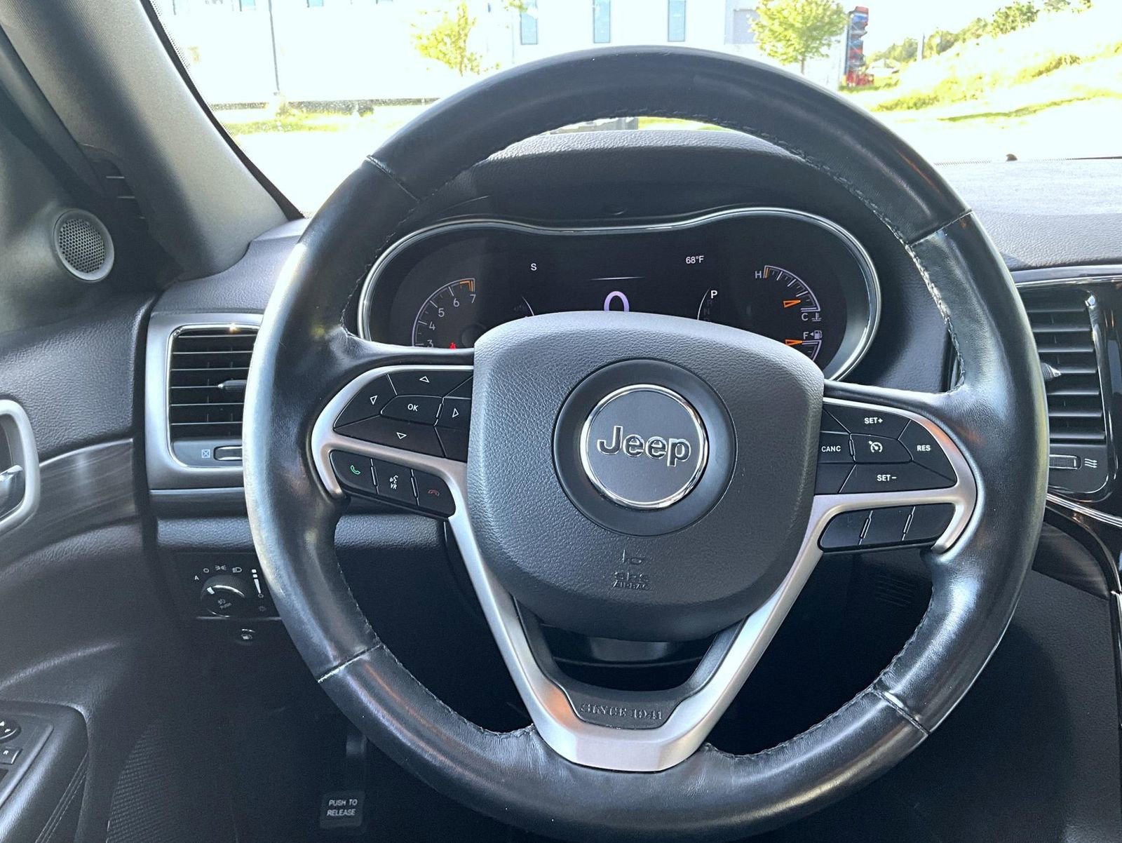 Used 2020 Jeep Grand Cherokee Altitude image 12