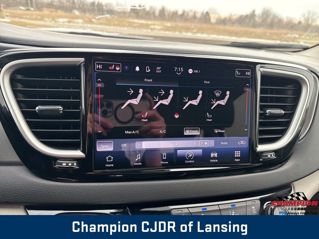 Used 2024 Chrysler Pacifica Touring-L image 26