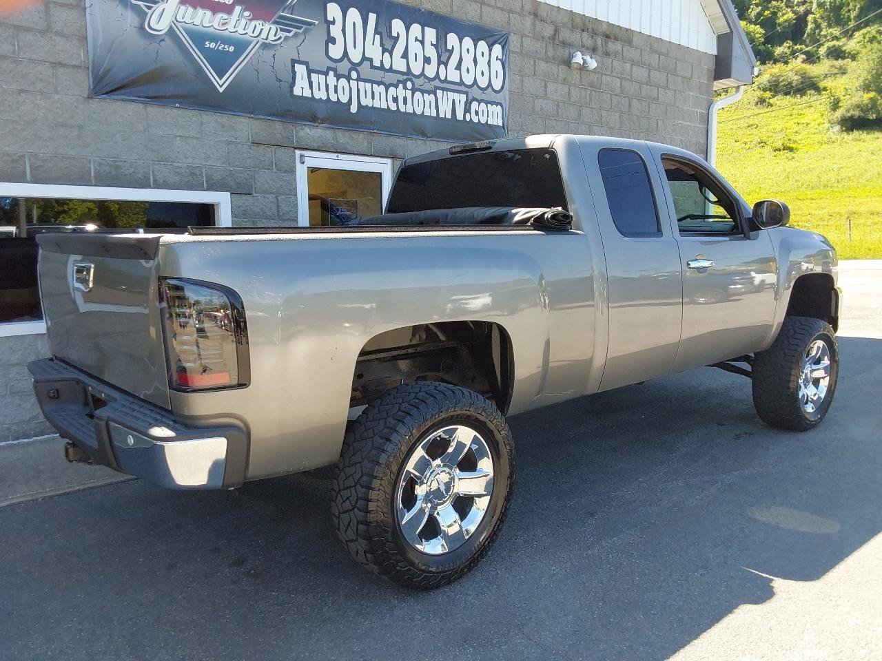 Used 2013 Chevrolet Silverado 1500 LT w/ All-Star Edition AWD/4WD image 3