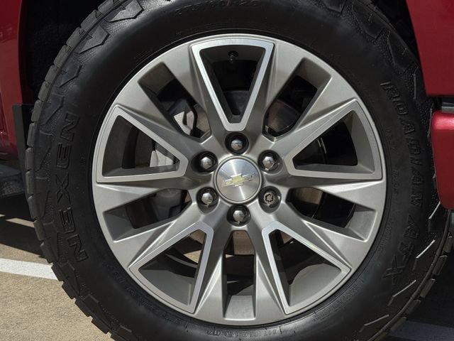 Used 2020 Chevrolet Silverado 1500 High Country w/ Technology Package AWD/4WD image 9