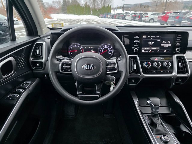 Used 2021 Kia Sorento LX image 20