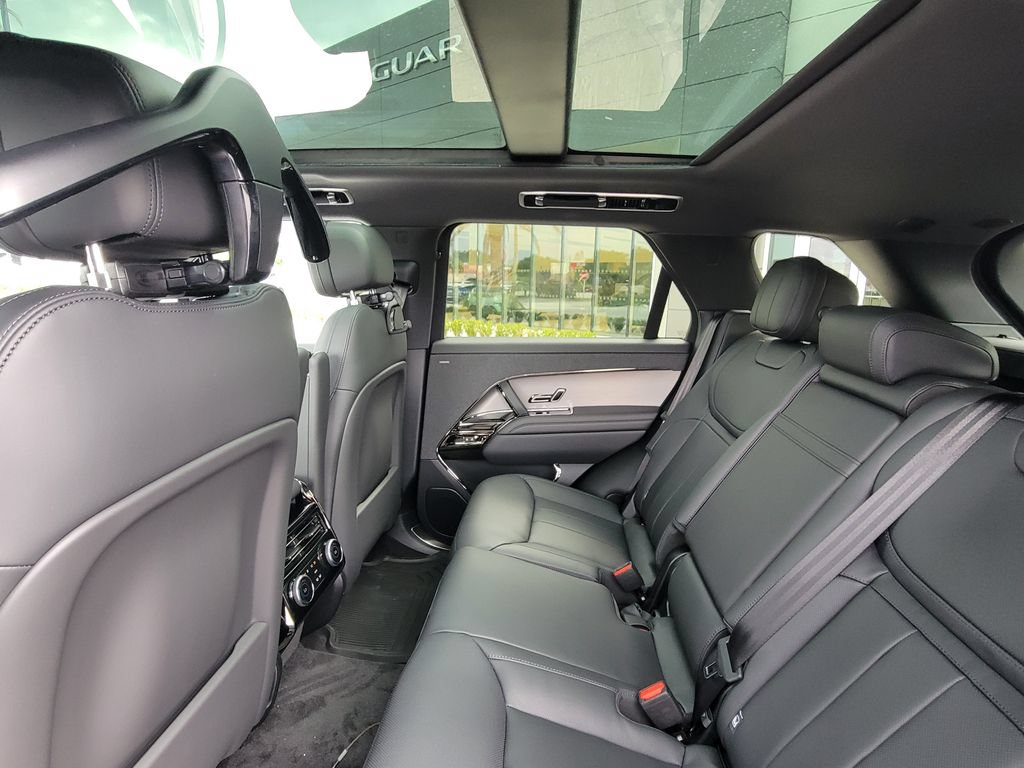 New 2026 Land Rover Range Rover Sport Dynamic SE AWD/4WD image 16