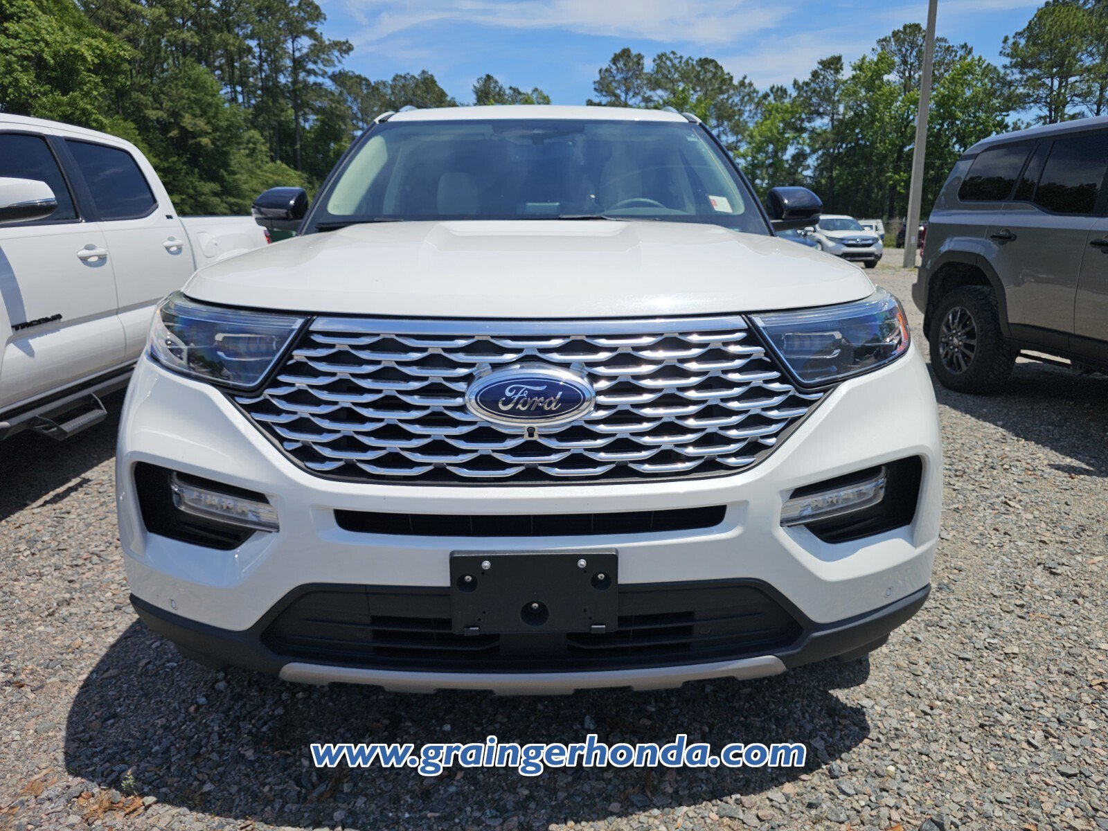 Used 2022 Ford Explorer Platinum w/ Equipment Group 601A AWD/4WD image 3