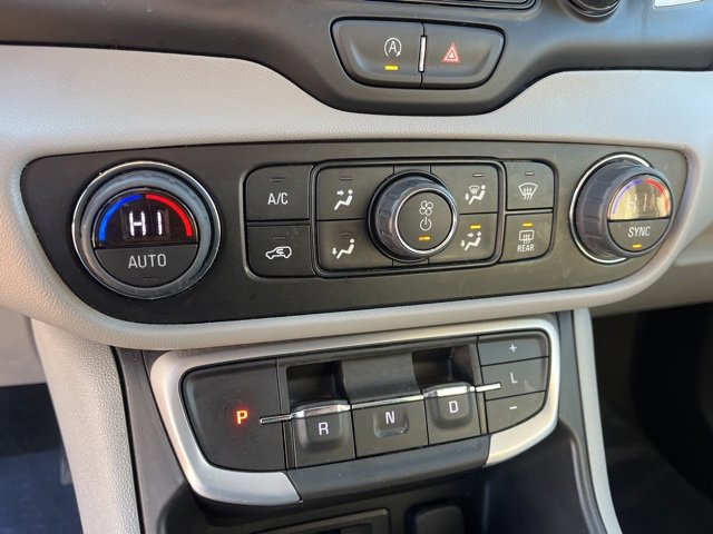 Used 2024 GMC Terrain SLT image 28