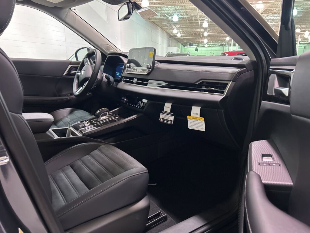 New 2025 Mitsubishi Outlander SE image 9