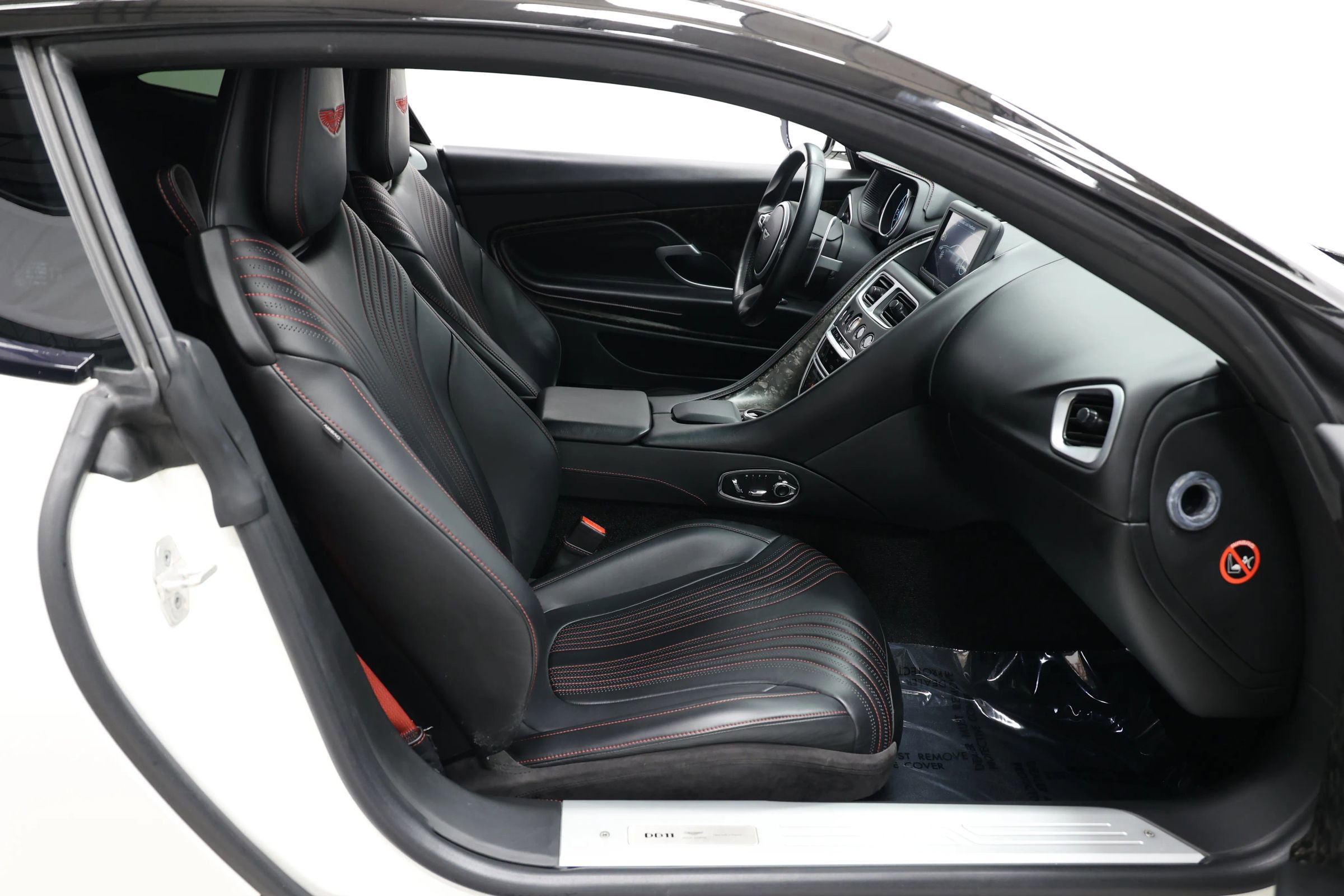 Used 2018 Aston Martin DB11 Coupe image 62