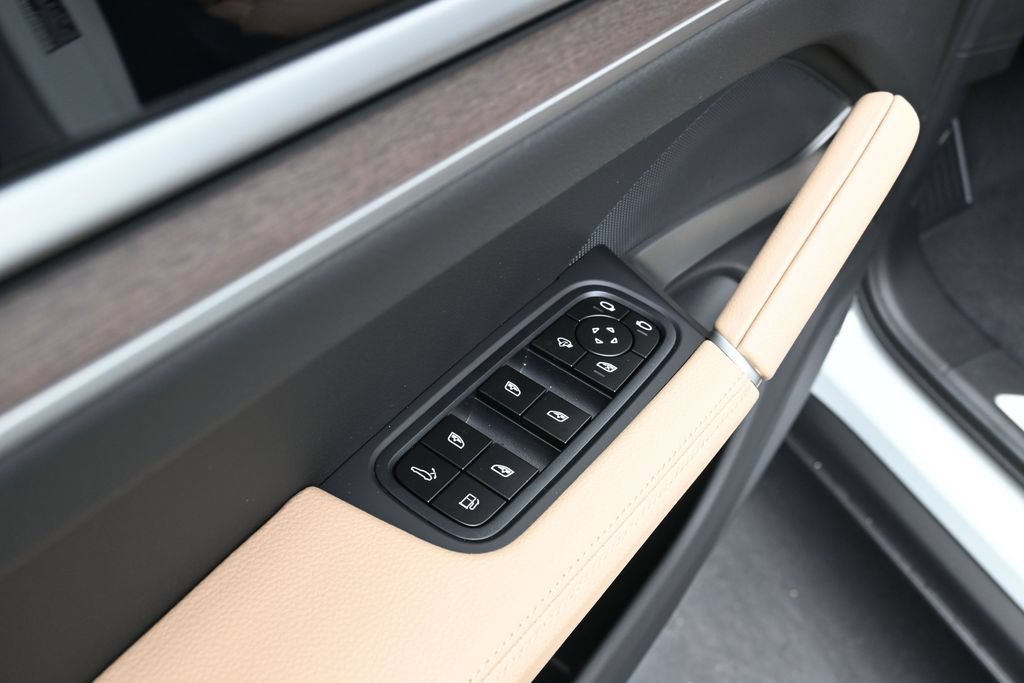 New 2026 Porsche Cayenne E-Hybrid Coupe AWD/4WD image 9