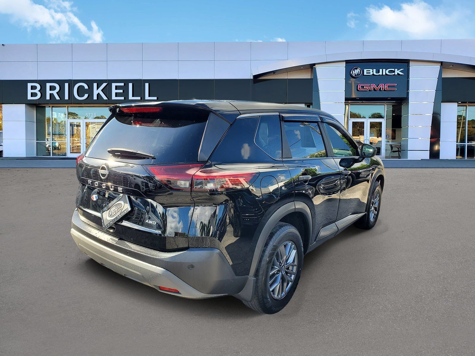 Used 2023 Nissan Rogue S AWD/4WD image 3