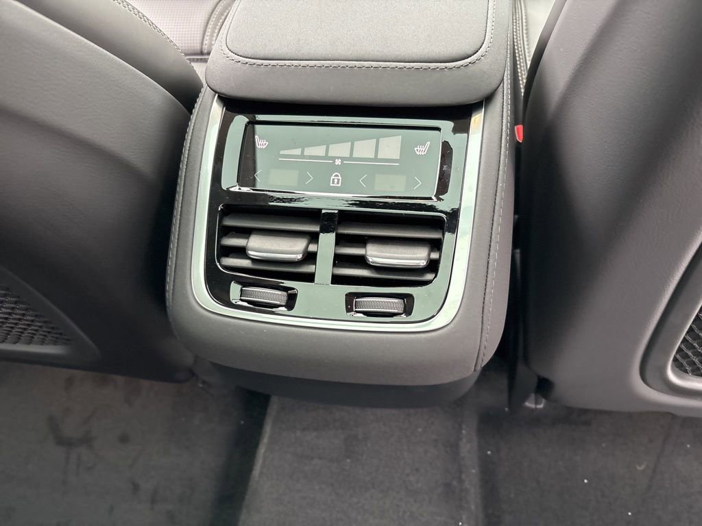 New 2026 Volvo XC90 B6 Ultra w/ Protection Package Premier image 48