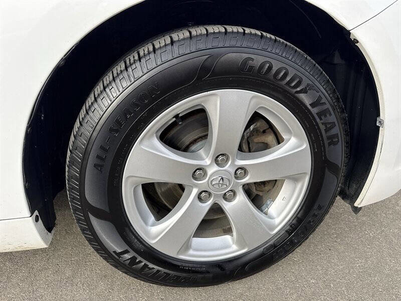 Used 2017 Toyota Sienna LE image 12