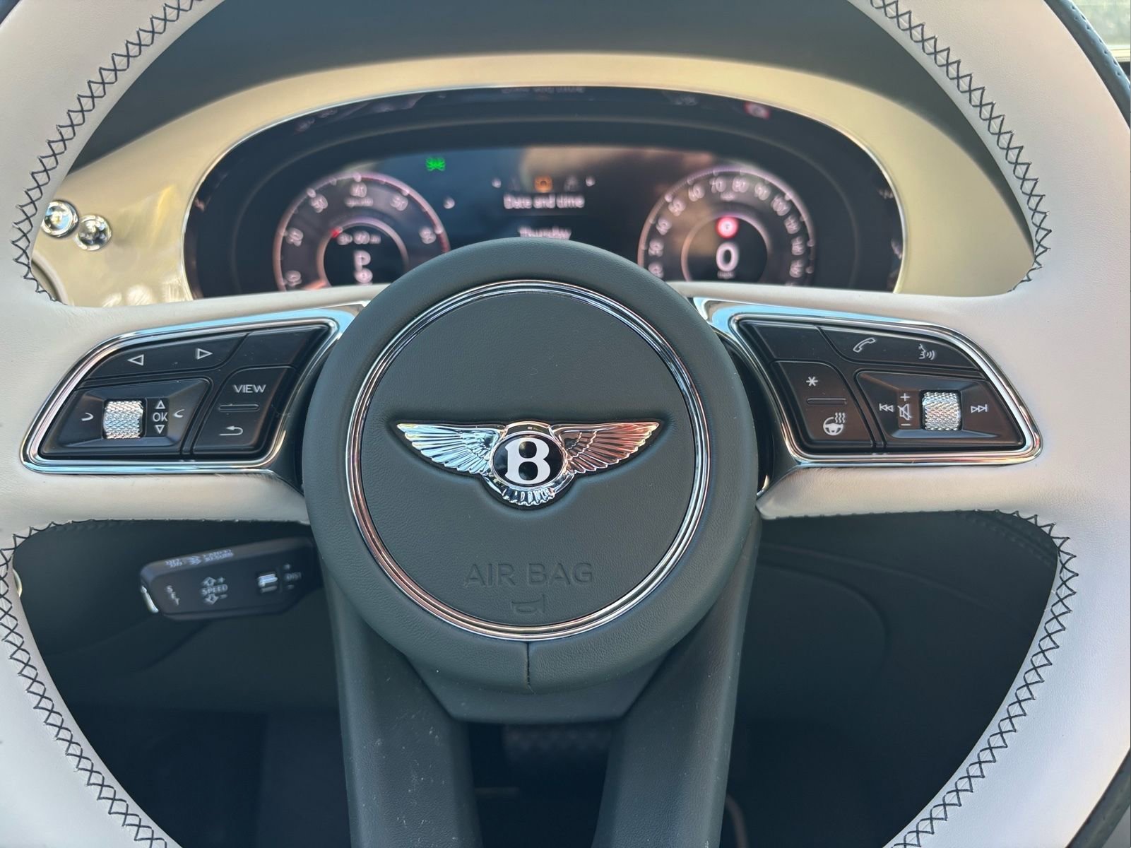 New 2025 Bentley Bentayga Extended Wheelbase image 50