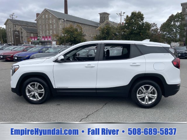 Used 2024 GMC Terrain SLE FWD image 9