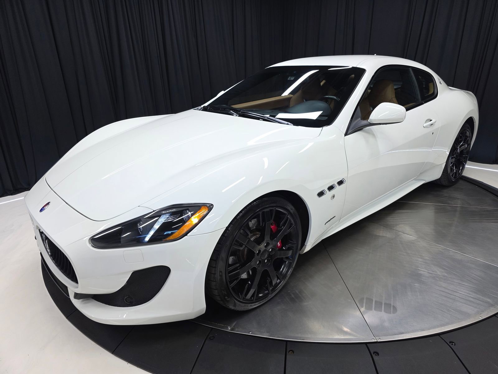 Used 2015 Maserati GranTurismo Sport RWD image 39