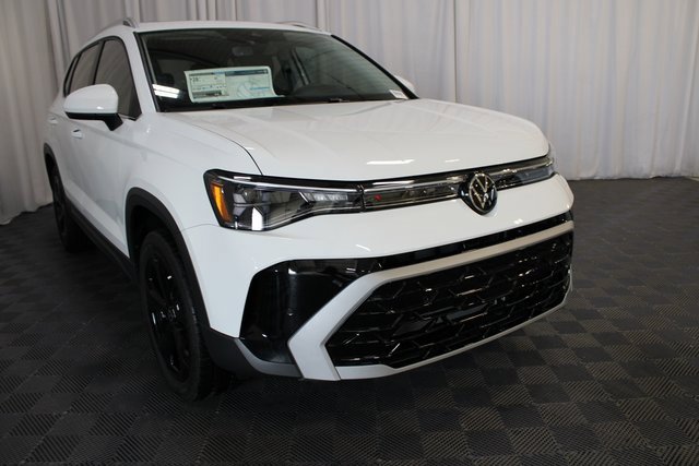 New 2025 Volkswagen Taos SEL image 32