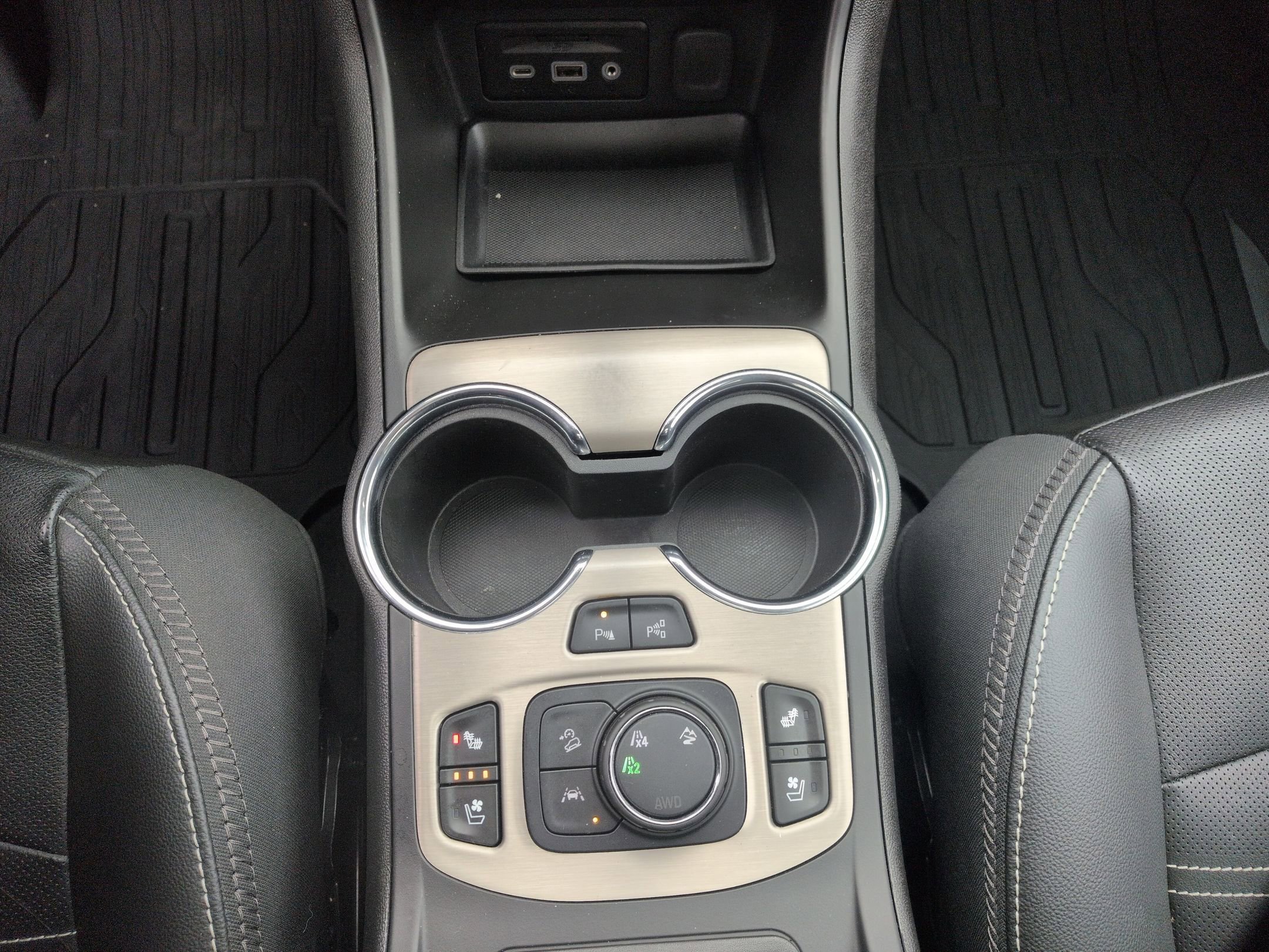 Used 2023 GMC Terrain Denali w/ Denali Premium Package image 14