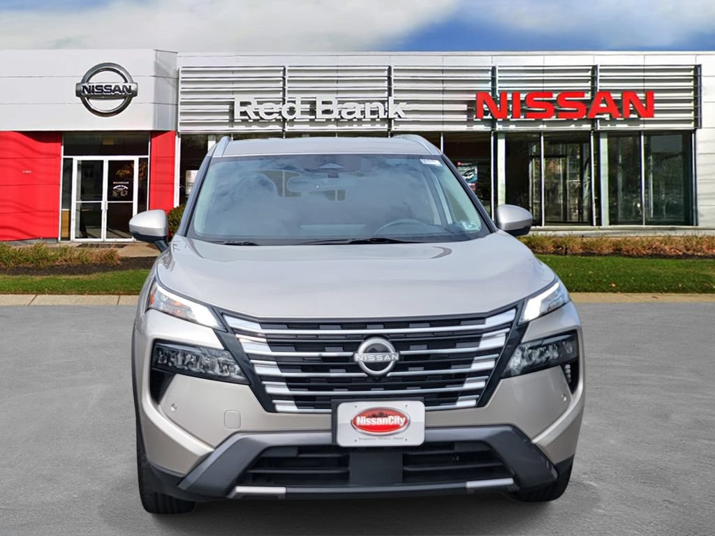 Used 2024 Nissan Rogue SL AWD/4WD image 2