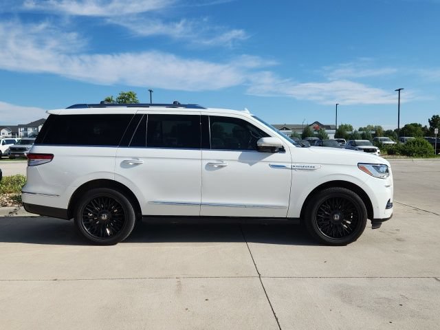Certified 2023 Lincoln Navigator Reserve w/ Monochromatic Package AWD/4WD image 2