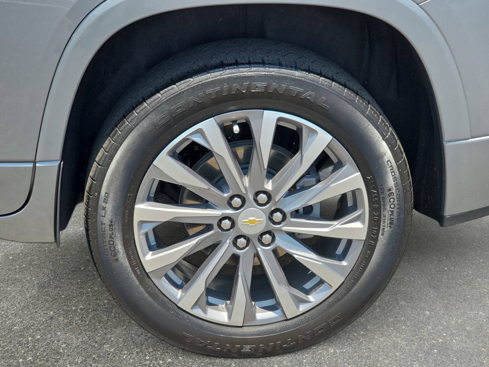 Used 2023 Chevrolet Traverse Premier FWD image 34