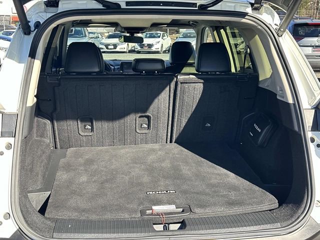 Used 2023 Nissan Rogue SV w/ SV Premium B Package image 12