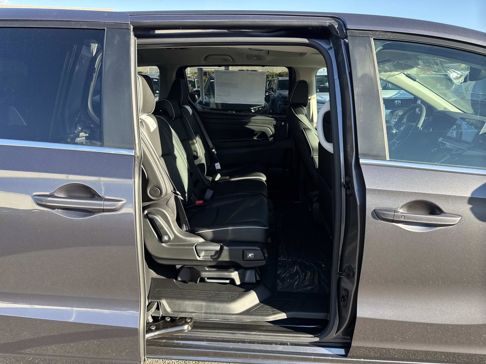New 2026 Honda Odyssey Touring image 11