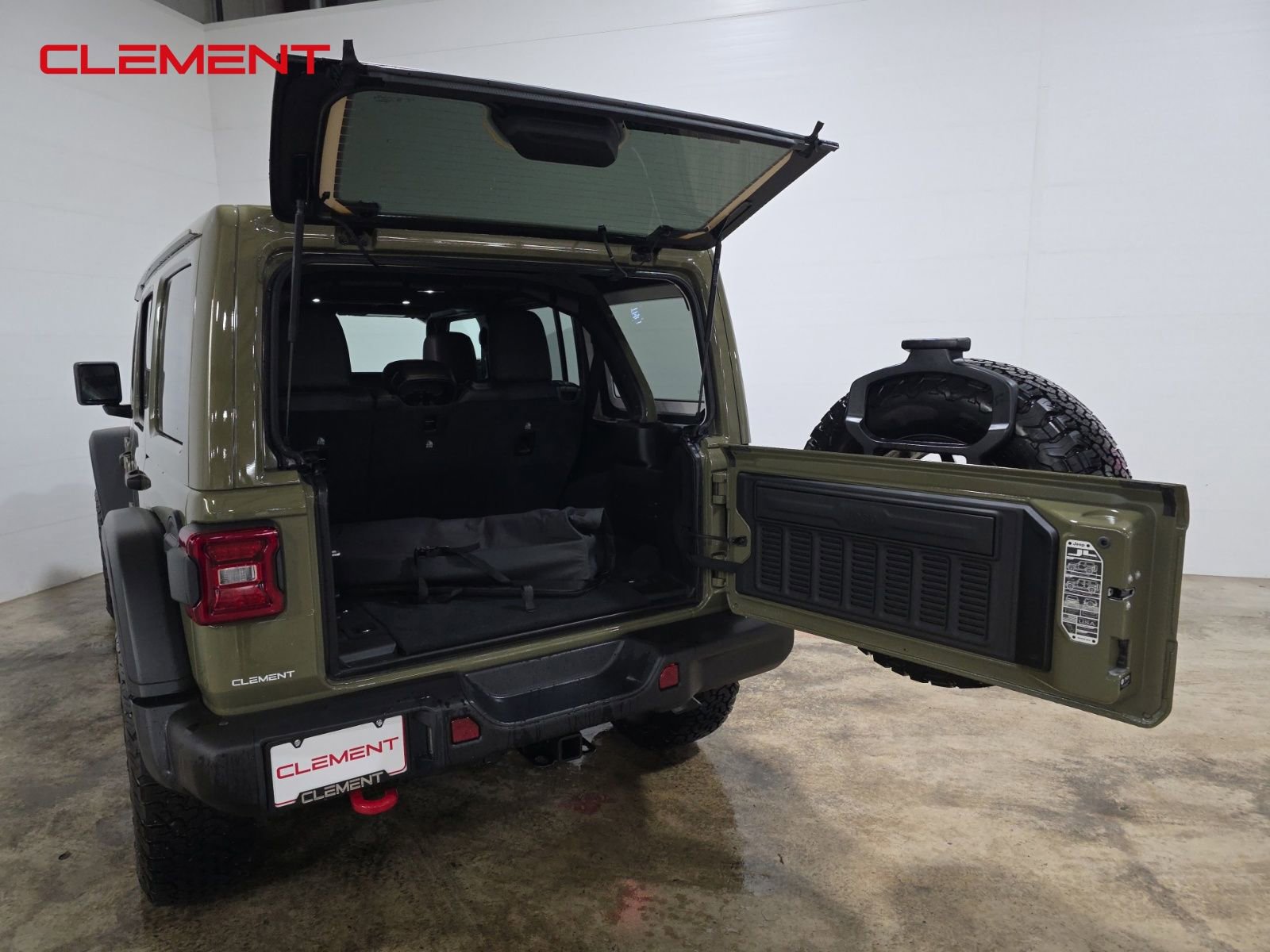 Used 2025 Jeep Wrangler Unlimited Rubicon w/ Steel Bumper Group image 9